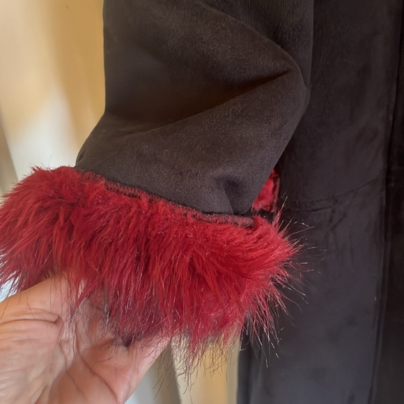 Faust coat. black with red faux fur lining. - Picture 13 of 13